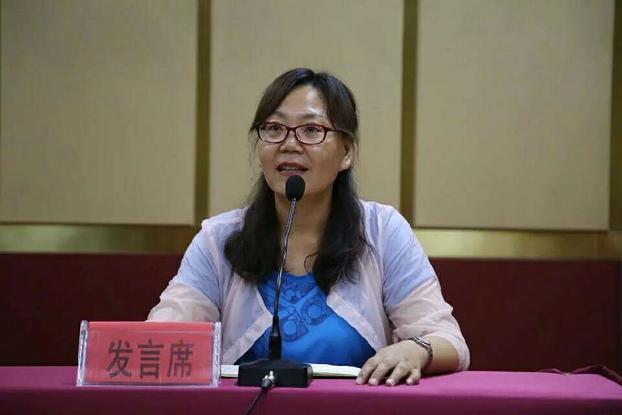 座谈交流:腐漫画
党委书记袁玎发言_副本.jpg